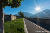 allee vers jardin du roc promenade