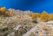 ascension sous barres rocheuses hivernet