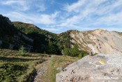 balisage rocher col en vue traverse sentier col de la rousse