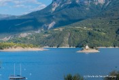 chapelle saint michel voilier bleu depuis baie saint michel