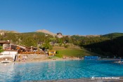 piscine exterieure les orres vue station