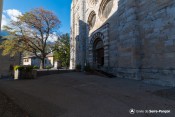 porte entree ouest cathedrale embrun