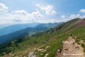 randonneur dans montee morgon