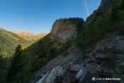 sentier distroit cascade pisse en vue
