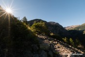 virage ensoleille sentier crachet vue parpaillon