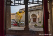 vue sur porche cathedrale depuis chanonges