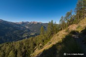 vue sur station les orres depuis sentier au dessus clot lara sentier meale